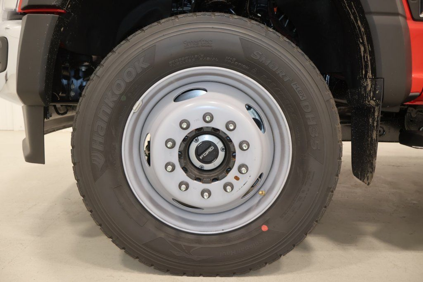 2025 Ford F-600 Super Duty Chassis Cab XL - Photo 32