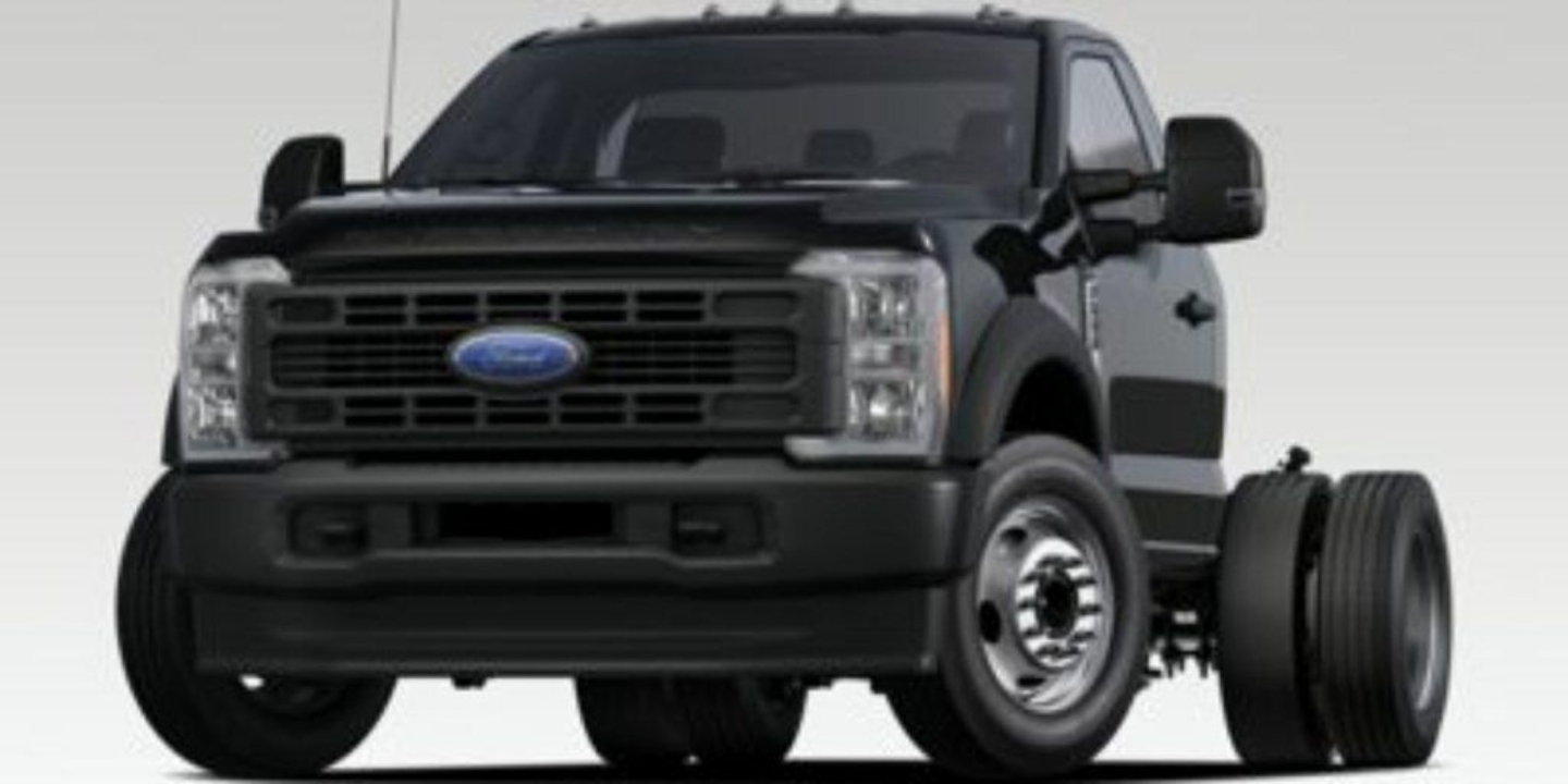 2025 Ford F-600 Super Duty Chassis Cab XL - Photo 35
