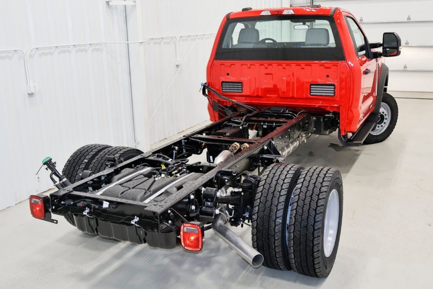 2025 Ford F-600 Super Duty Chassis Cab XL - Photo 26