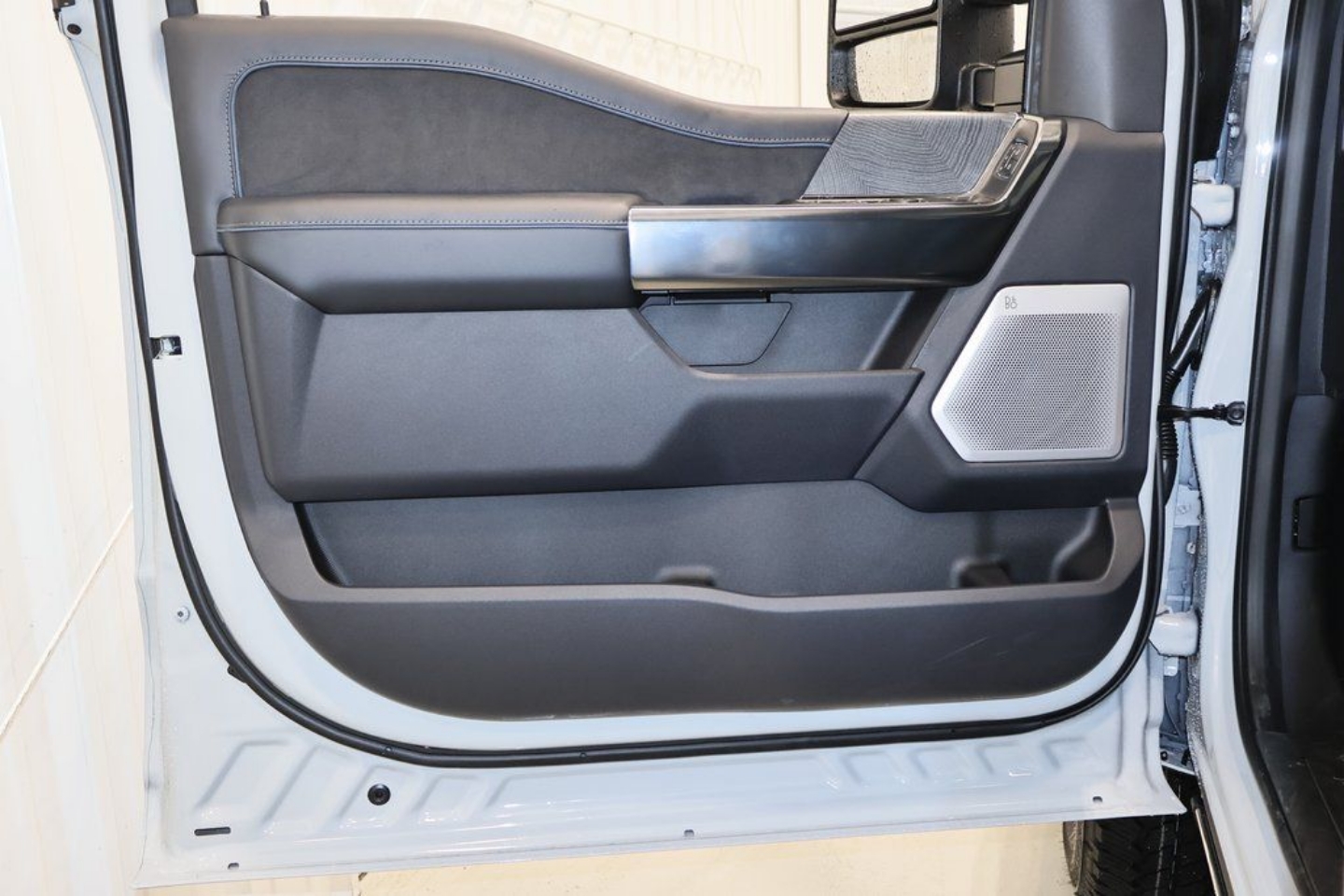 2025 Ford F-350 Super Duty Platinum - Photo 9