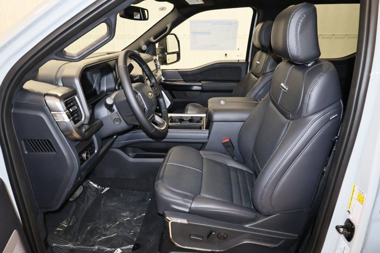 2025 Ford F-350 Super Duty Platinum - Photo 11