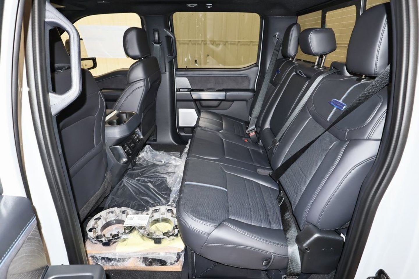 2025 Ford F-350 Super Duty Platinum - Photo 13