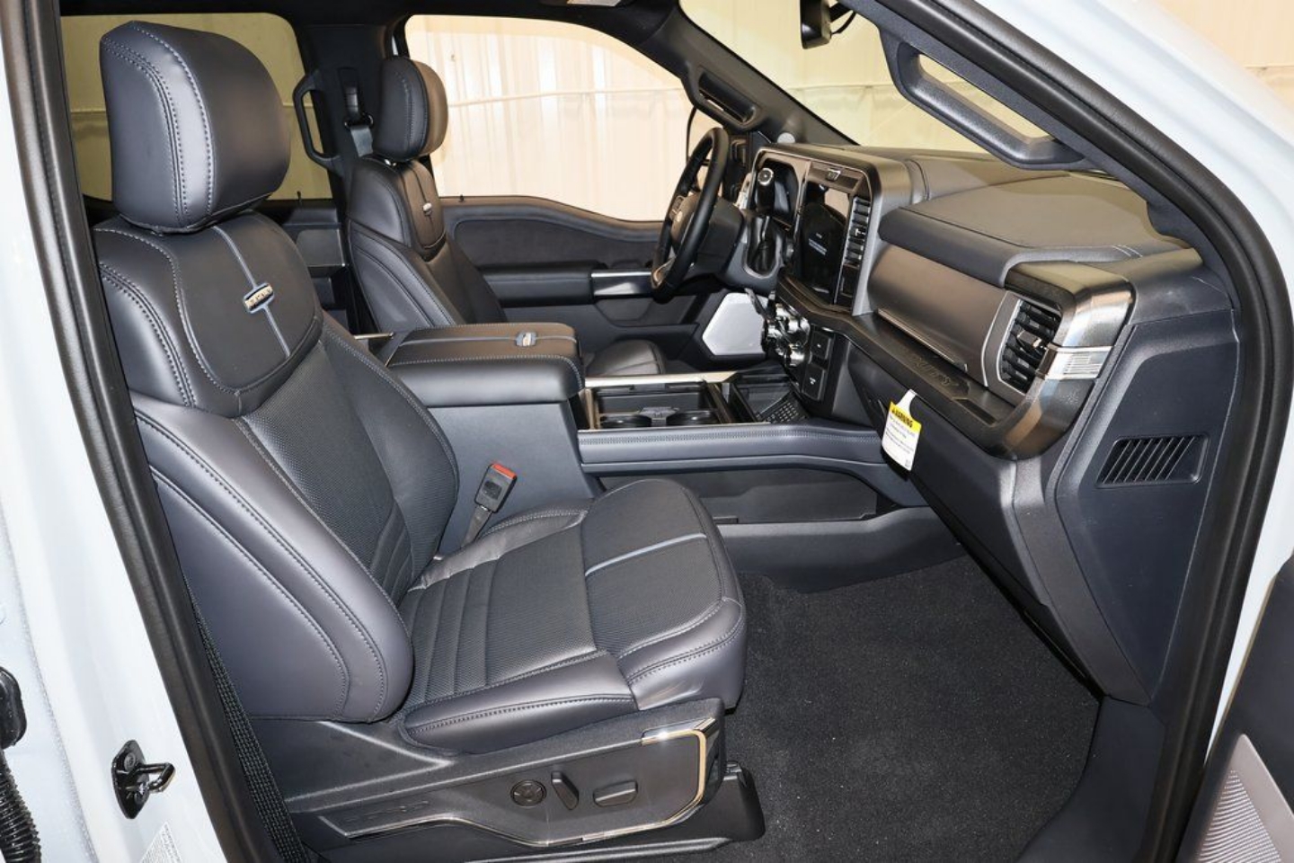 2025 Ford F-350 Super Duty Platinum - Photo 16