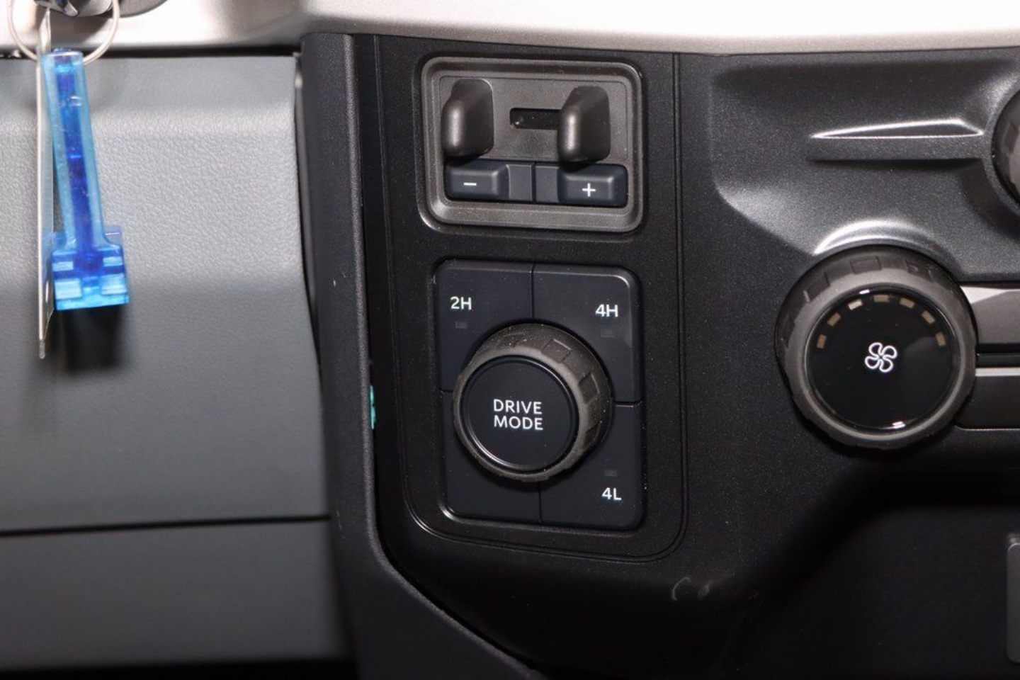 2025 Ford F-350 Super Duty Chassis Cab XL - Photo 17
