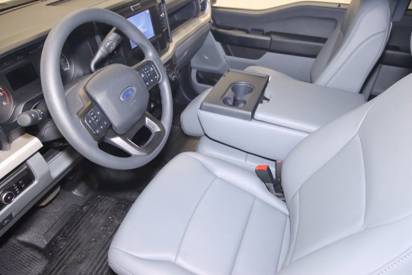 2025 Ford F-350 Super Duty Chassis Cab XL - Photo 22