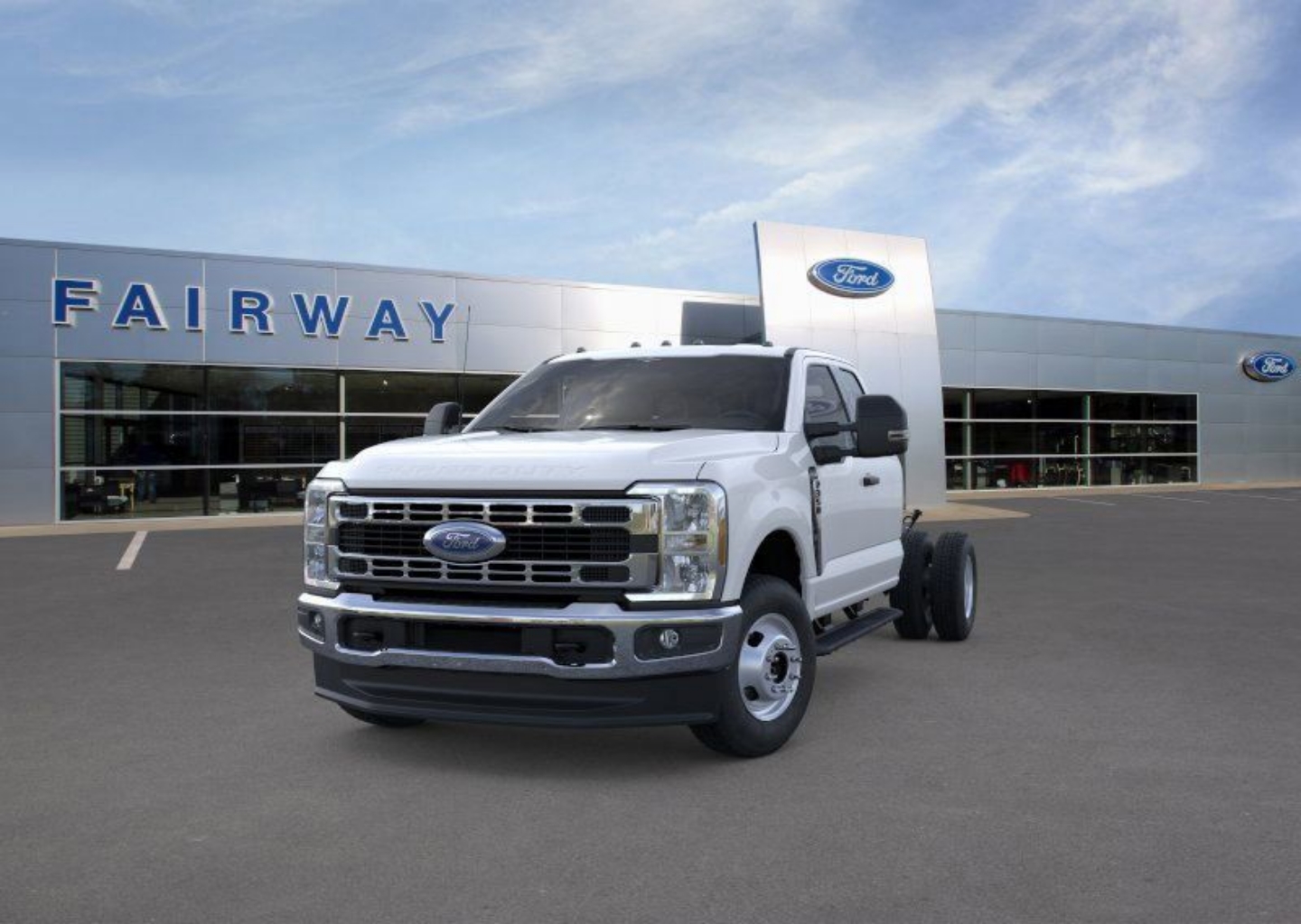 2025 Ford F-350 Super Duty Chassis Cab XL - Photo 33