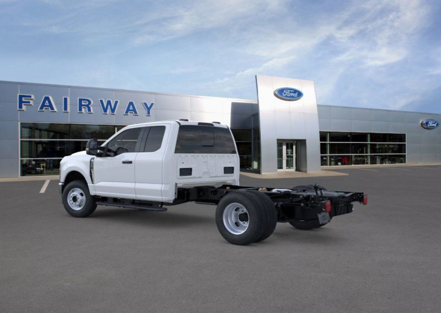 2025 Ford F-350 Super Duty Chassis Cab XL - Photo 35