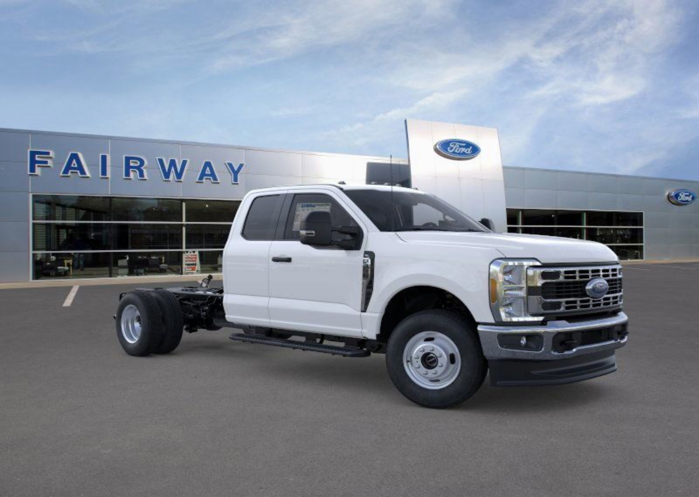 2025 Ford F-350 Super Duty Chassis Cab XL - Photo 38