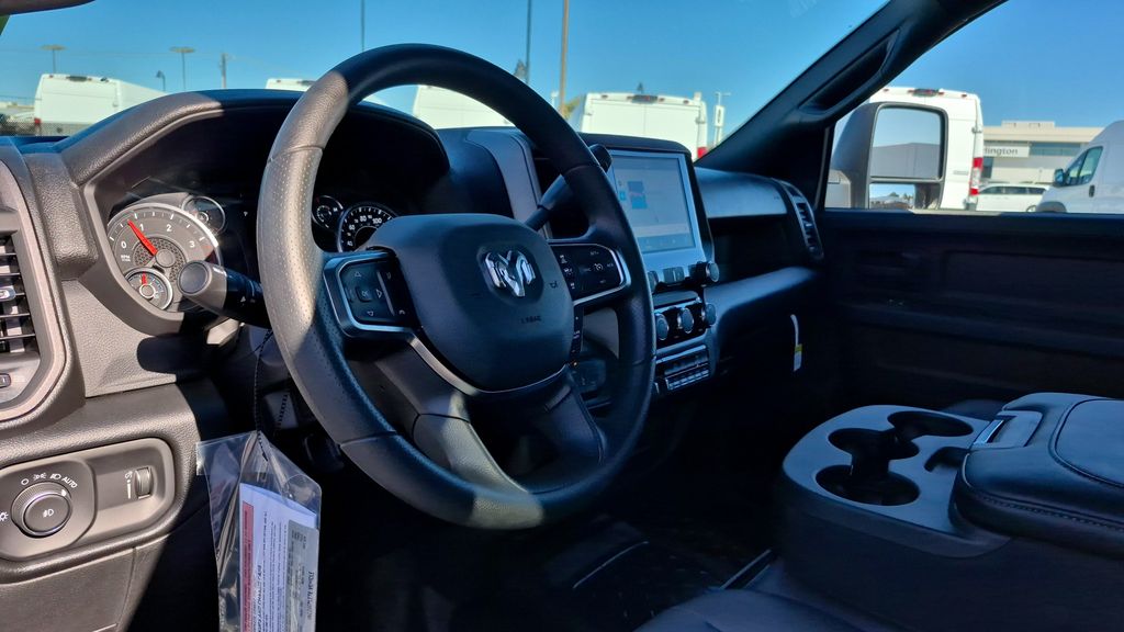 2026 RAM 3500 Chassis Tradesman - Photo 9