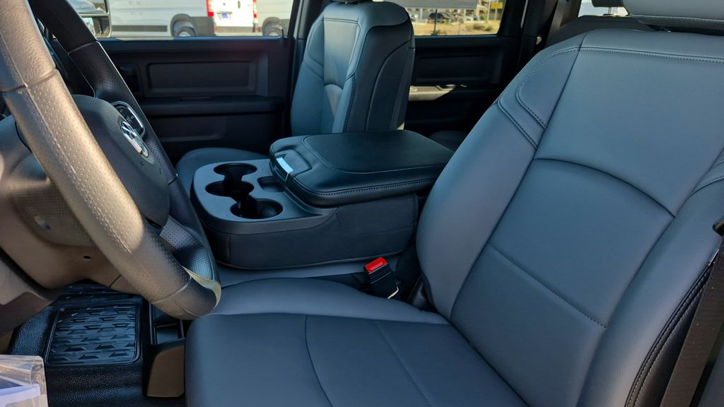 2026 RAM 3500 Chassis Tradesman - Photo 10