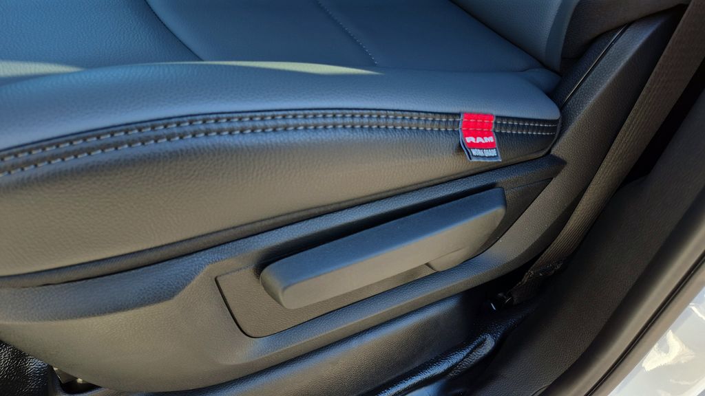 2026 RAM 3500 Chassis Tradesman - Photo 11