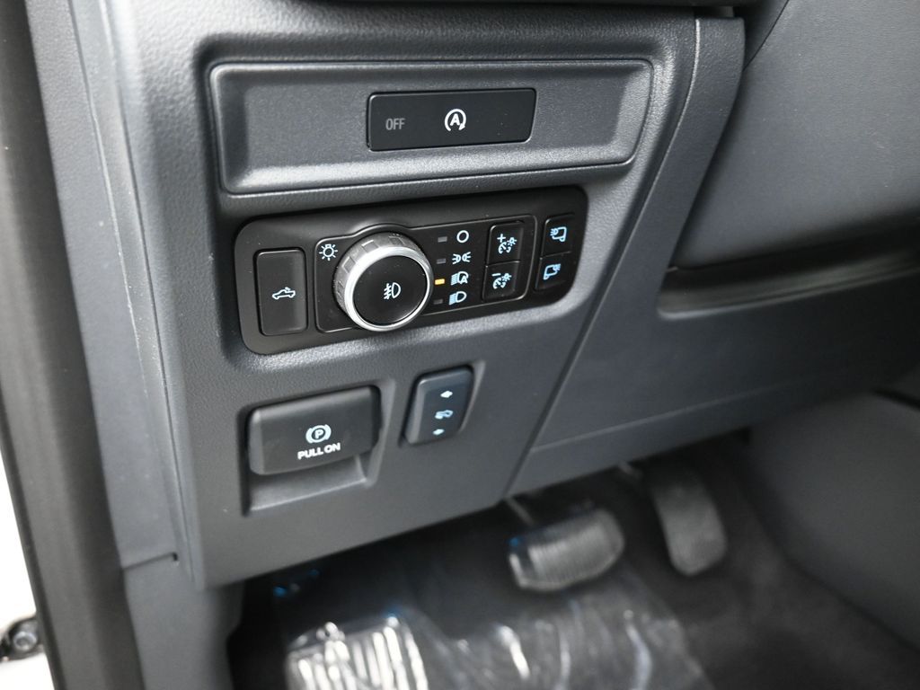 2025 Ford F-150 Platinum - Photo 13