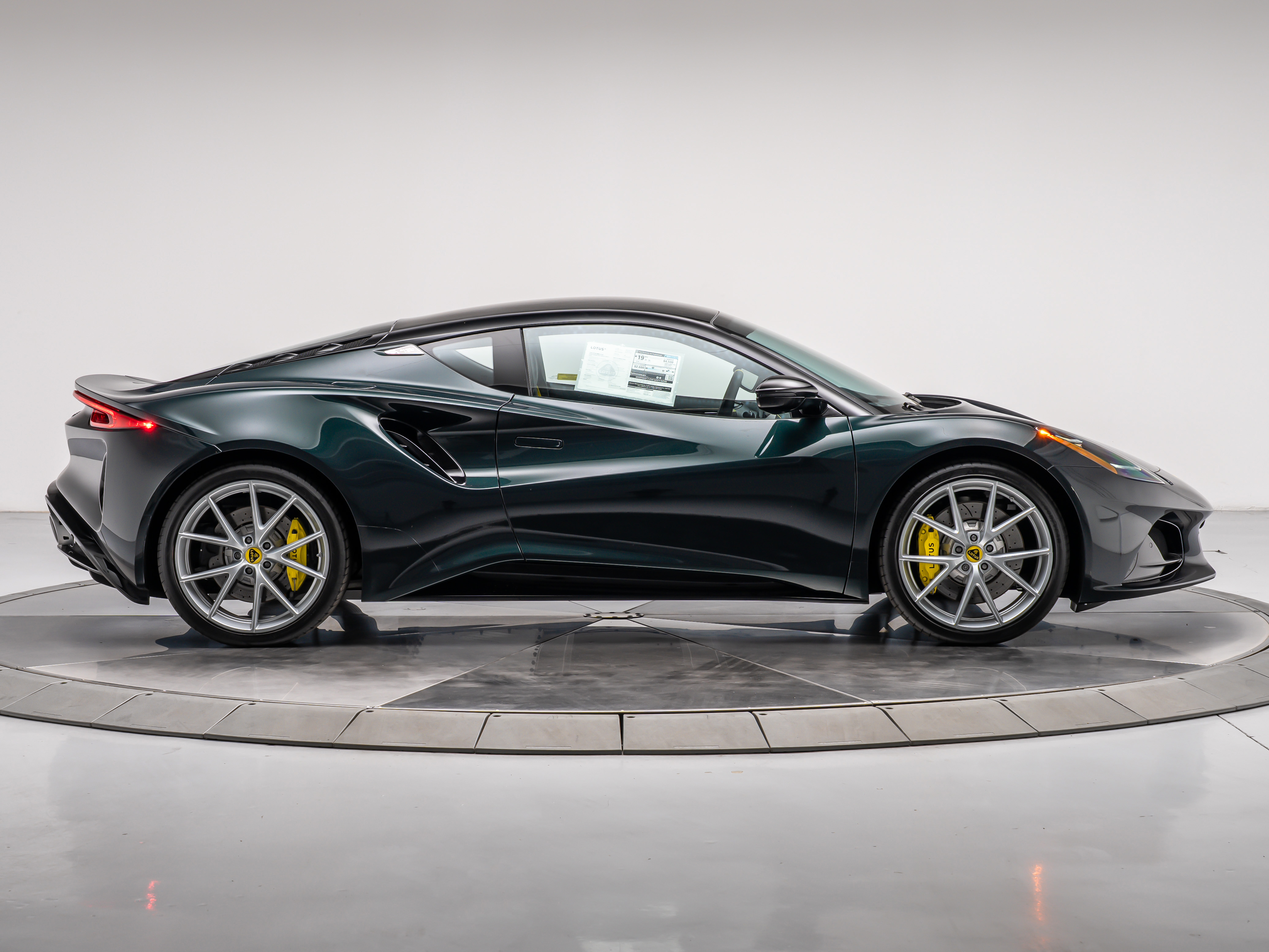 2026 Lotus Emira - Photo 6