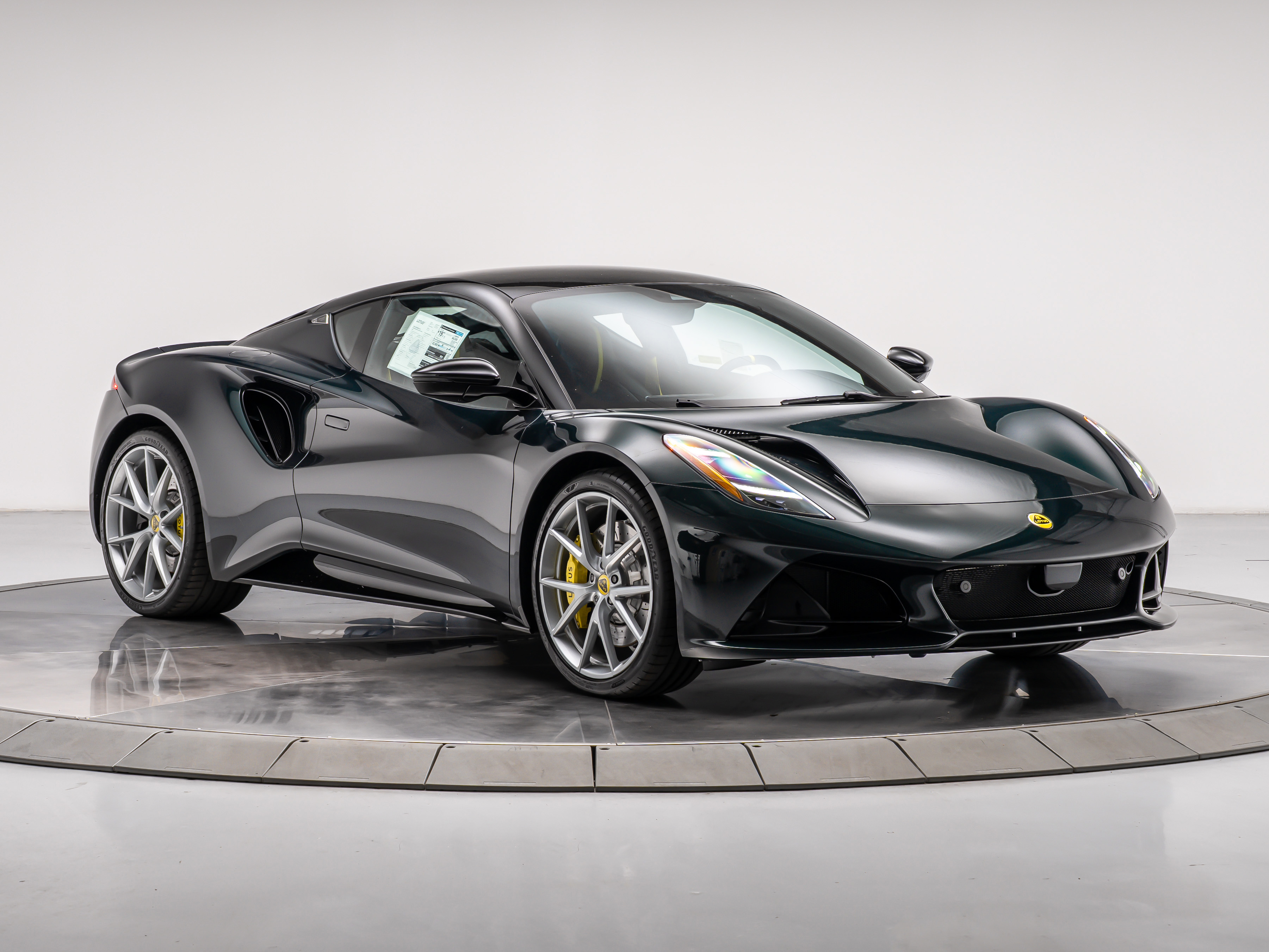 2026 Lotus Emira - Photo 7