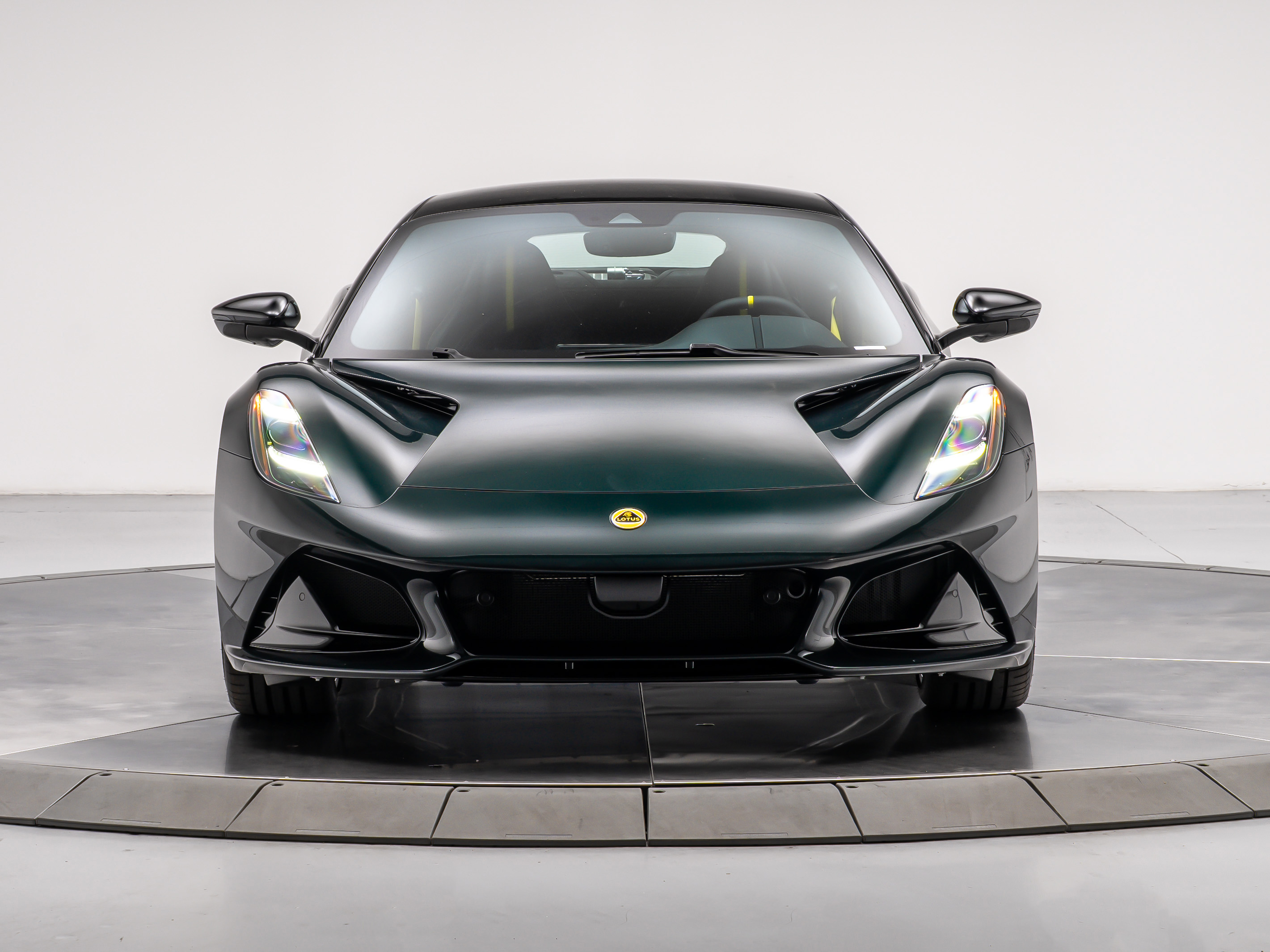 2026 Lotus Emira - Photo 8