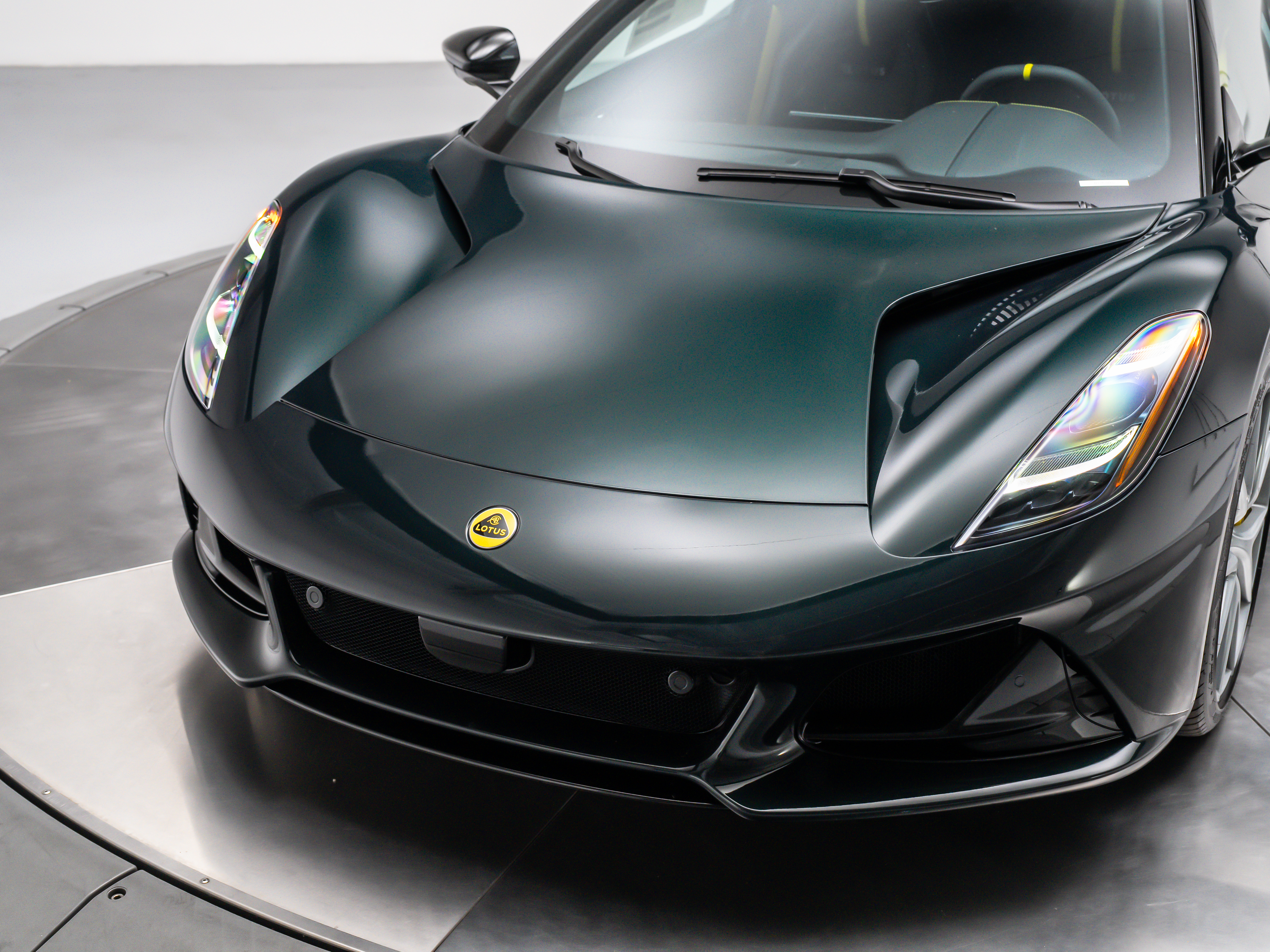 2026 Lotus Emira - Photo 9