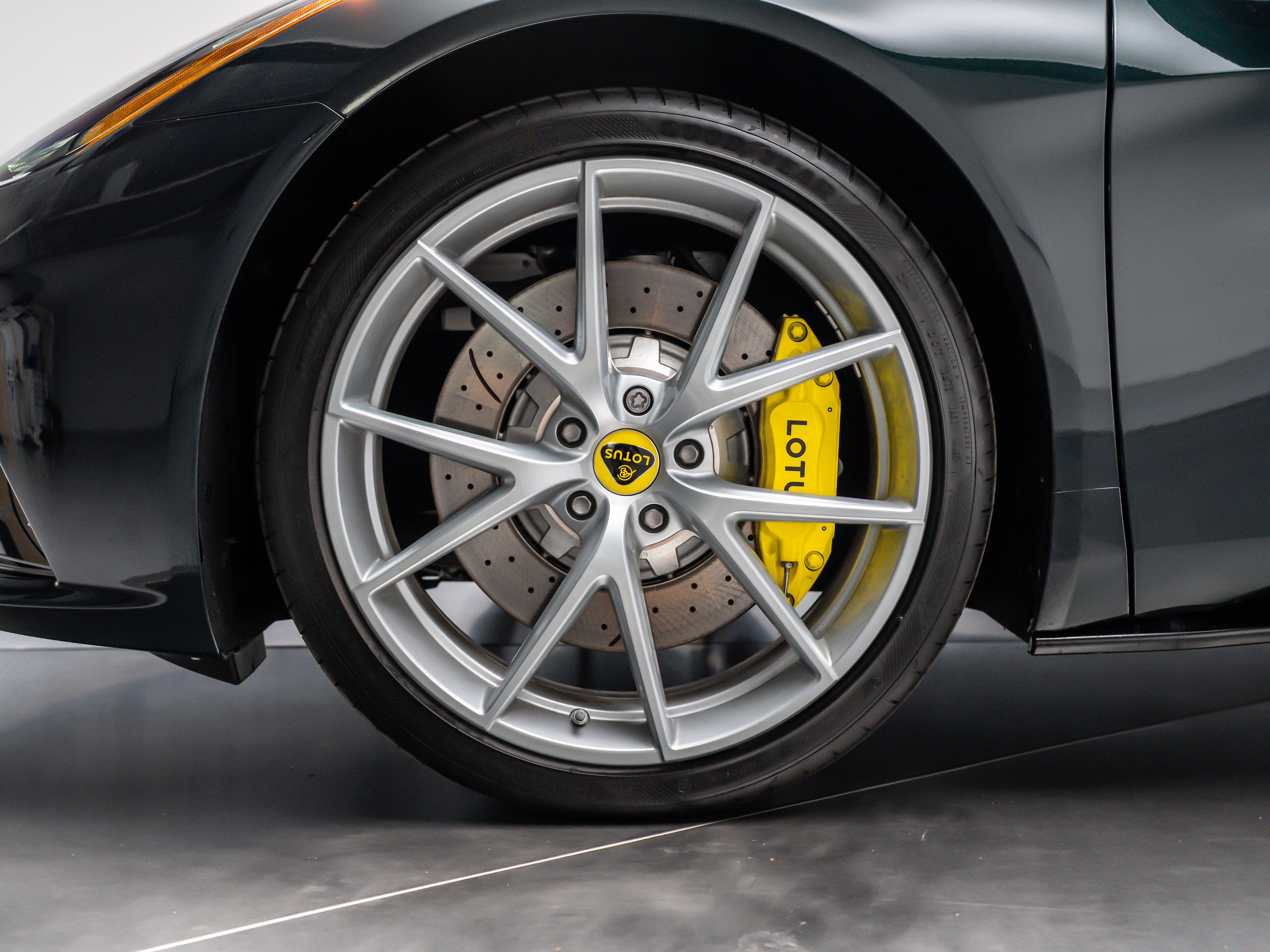 2026 Lotus Emira - Photo 11