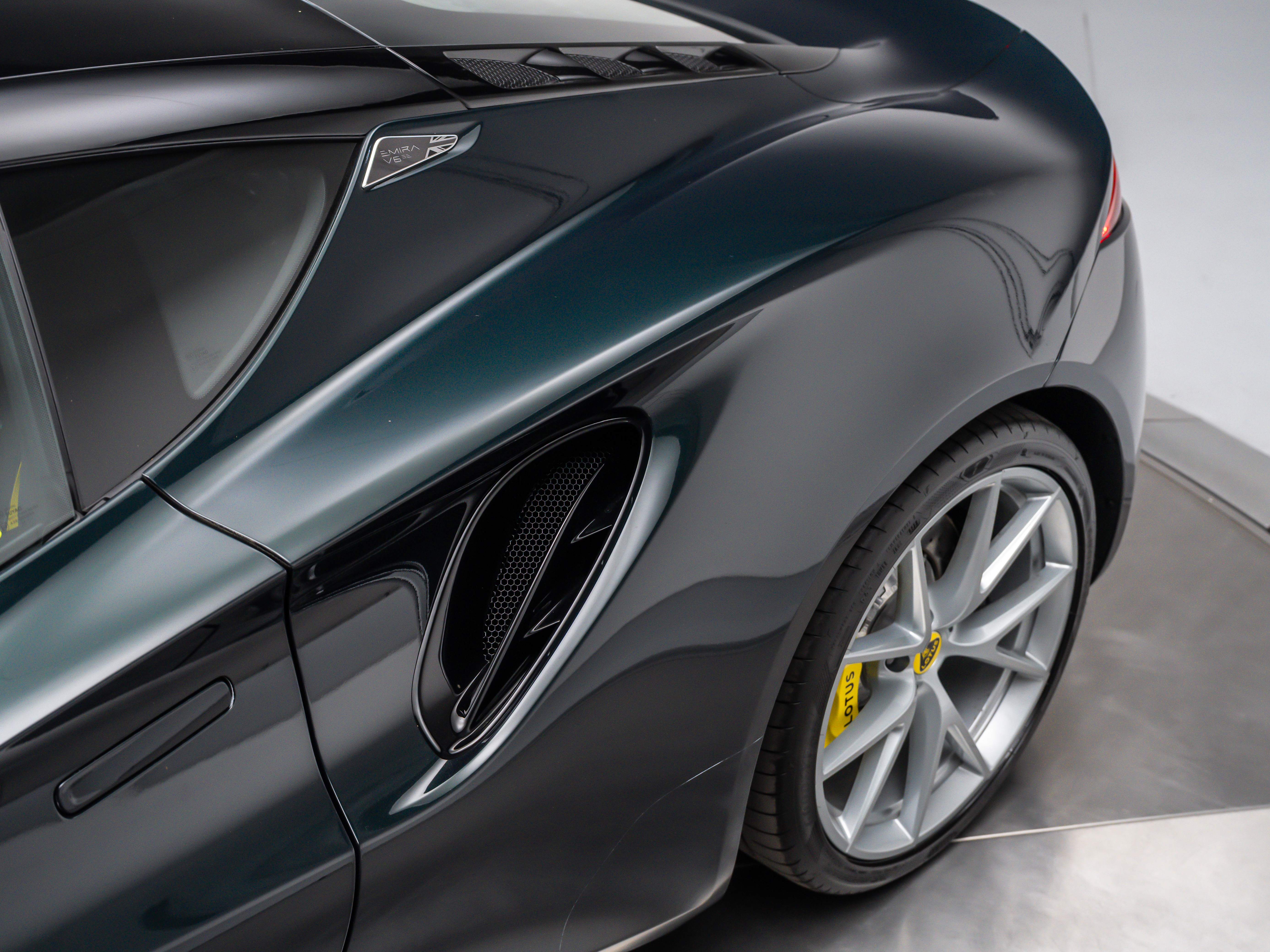 2026 Lotus Emira - Photo 12