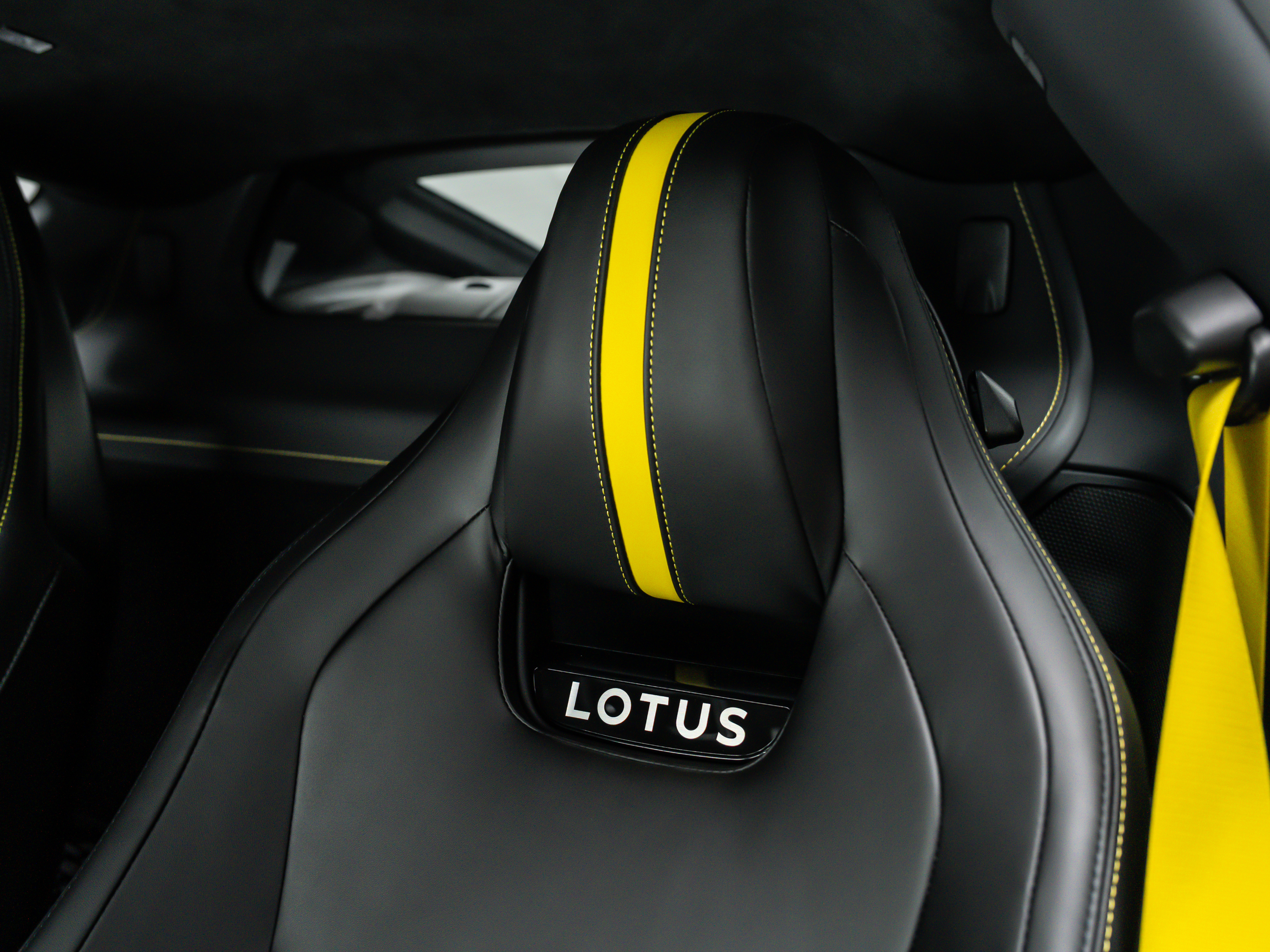 2026 Lotus Emira - Photo 14