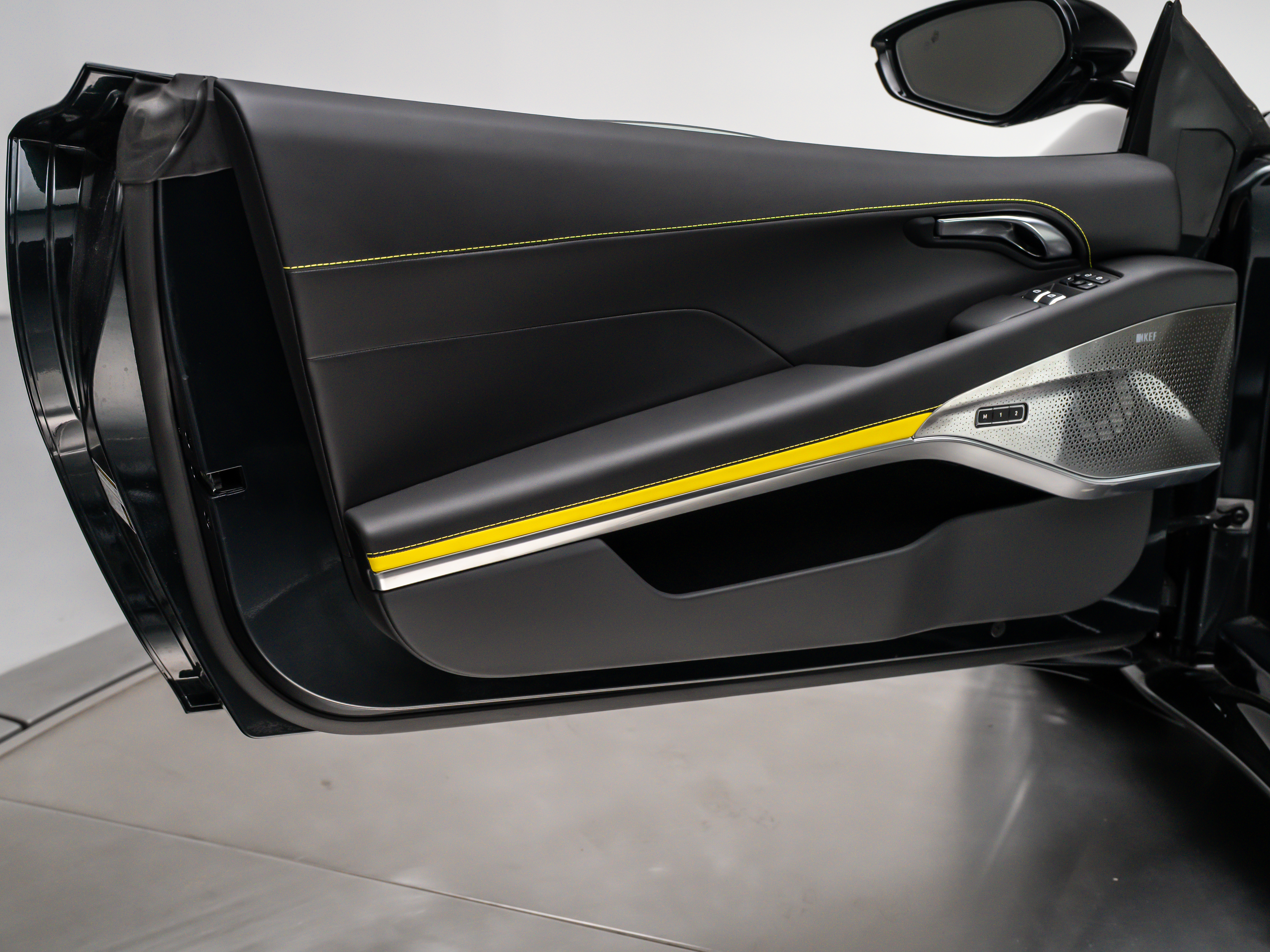 2026 Lotus Emira - Photo 16