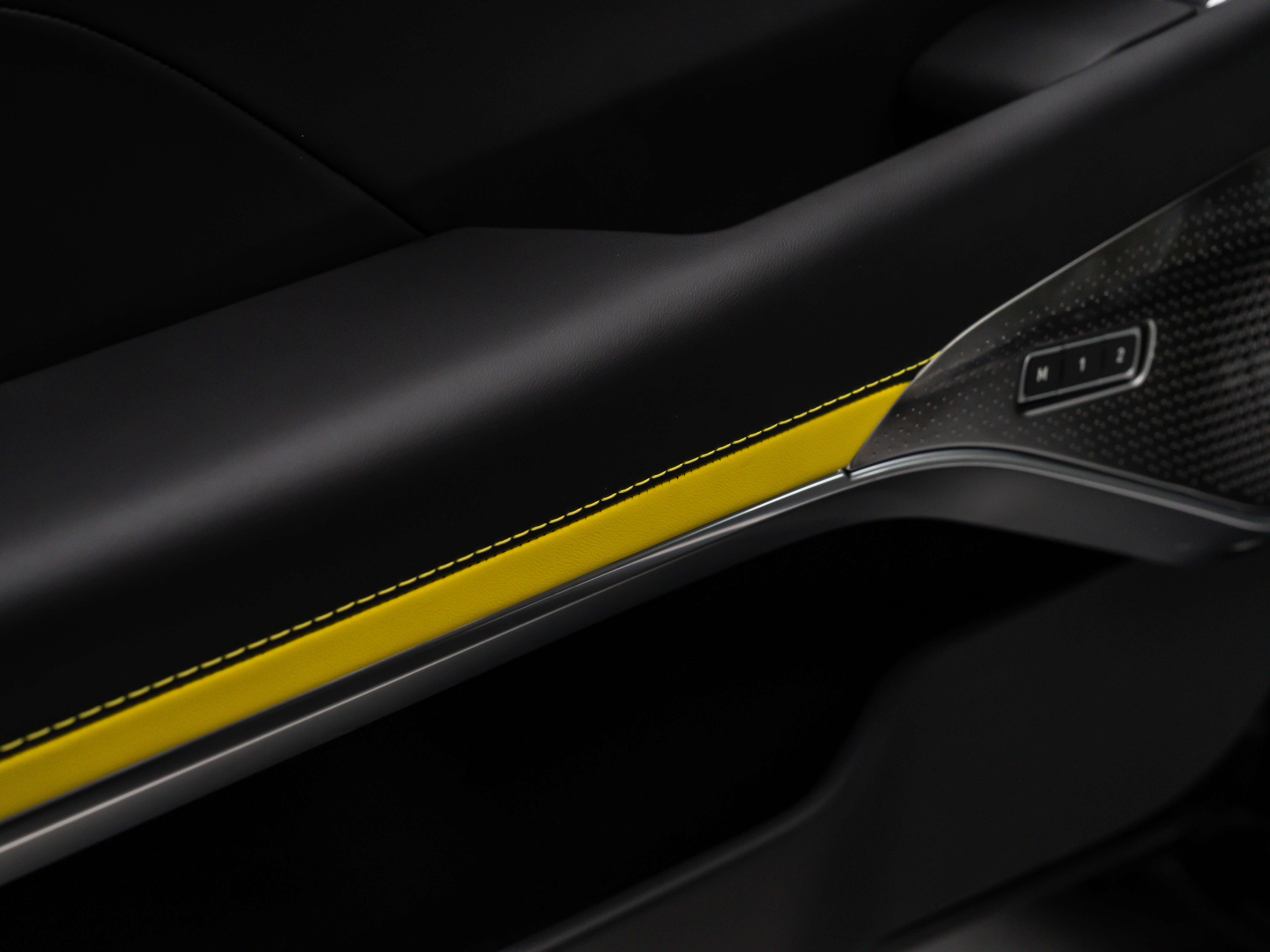 2026 Lotus Emira - Photo 17