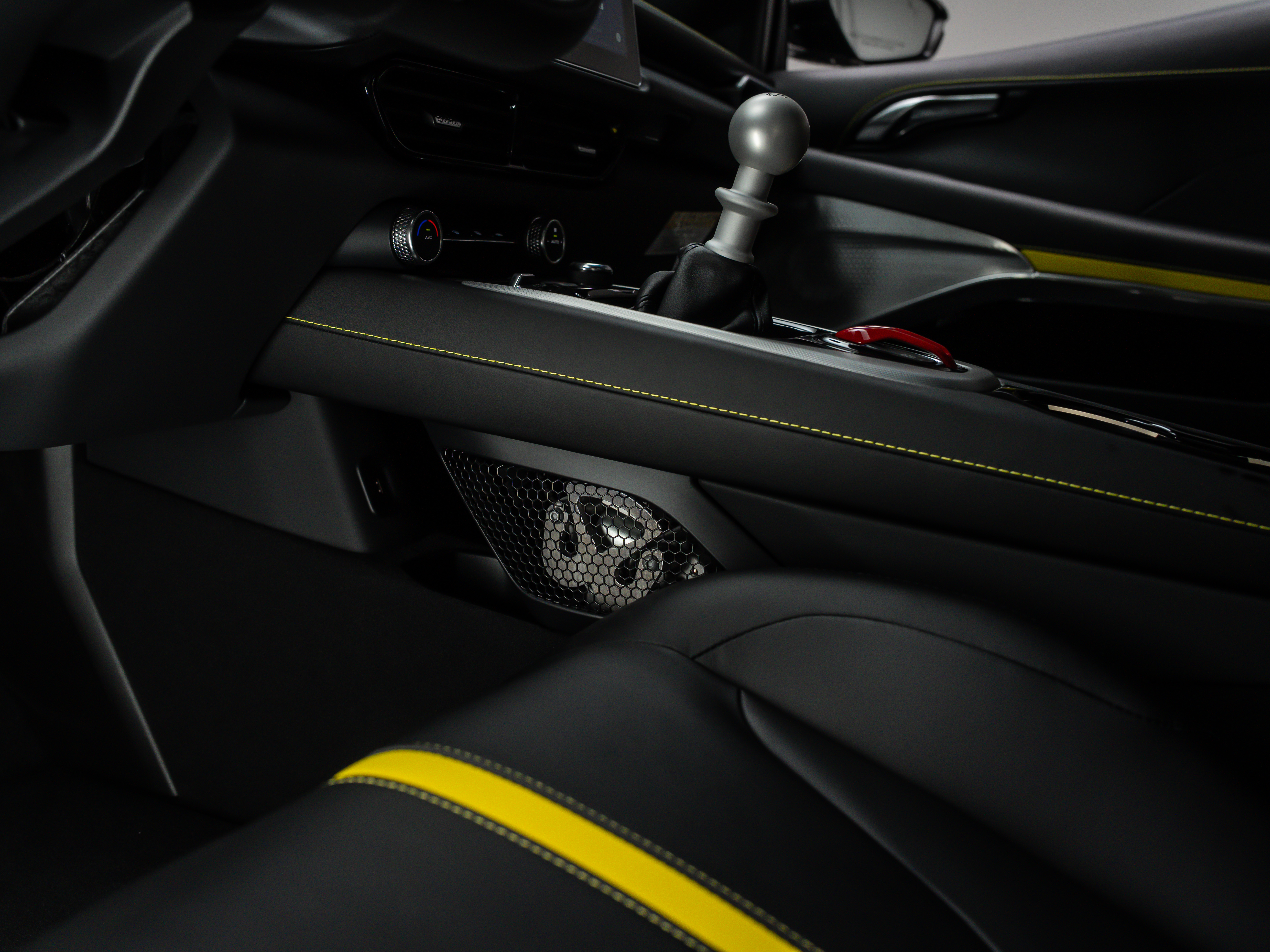 2026 Lotus Emira - Photo 24