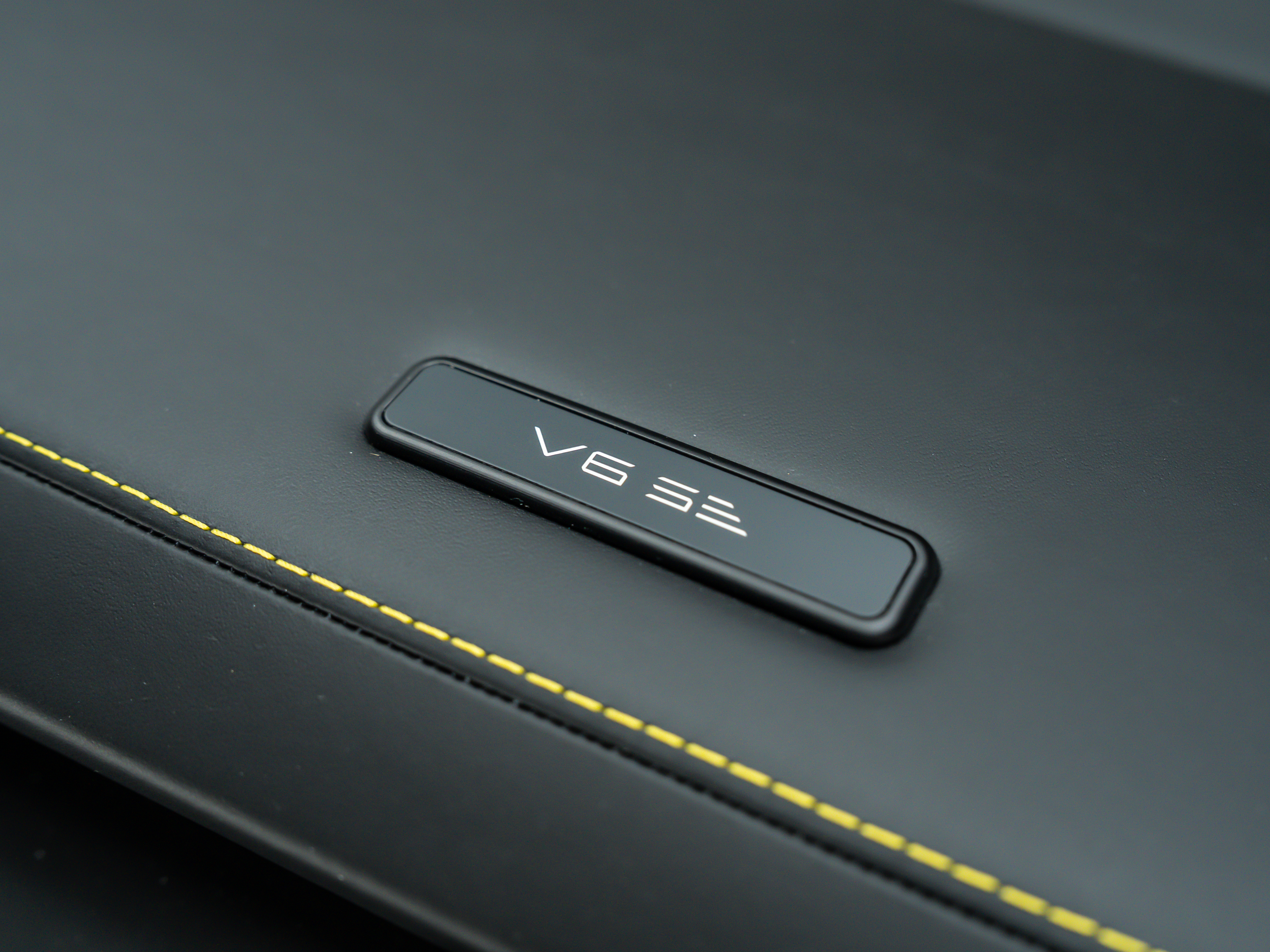 2026 Lotus Emira - Photo 28
