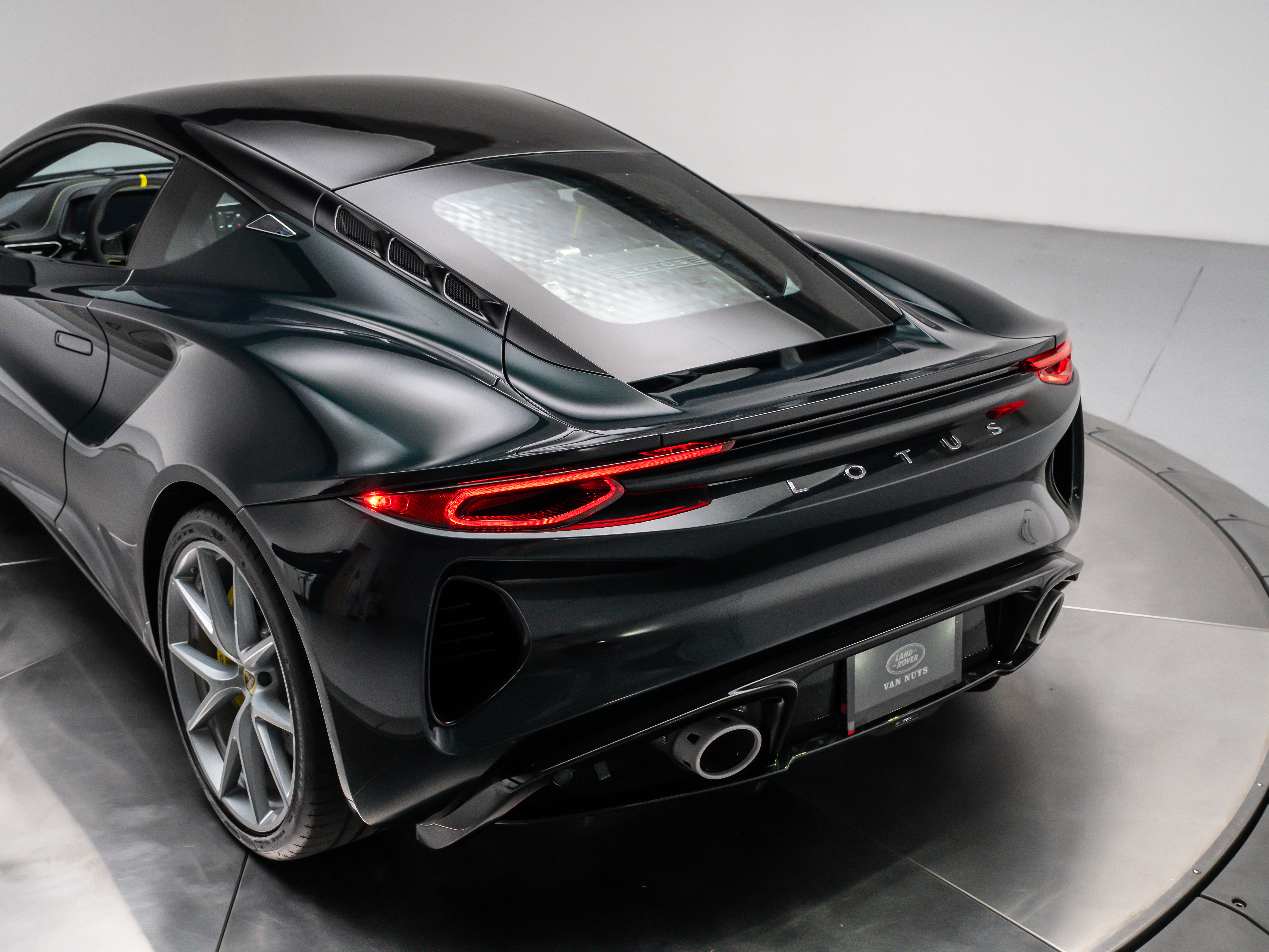 2026 Lotus Emira - Photo 29