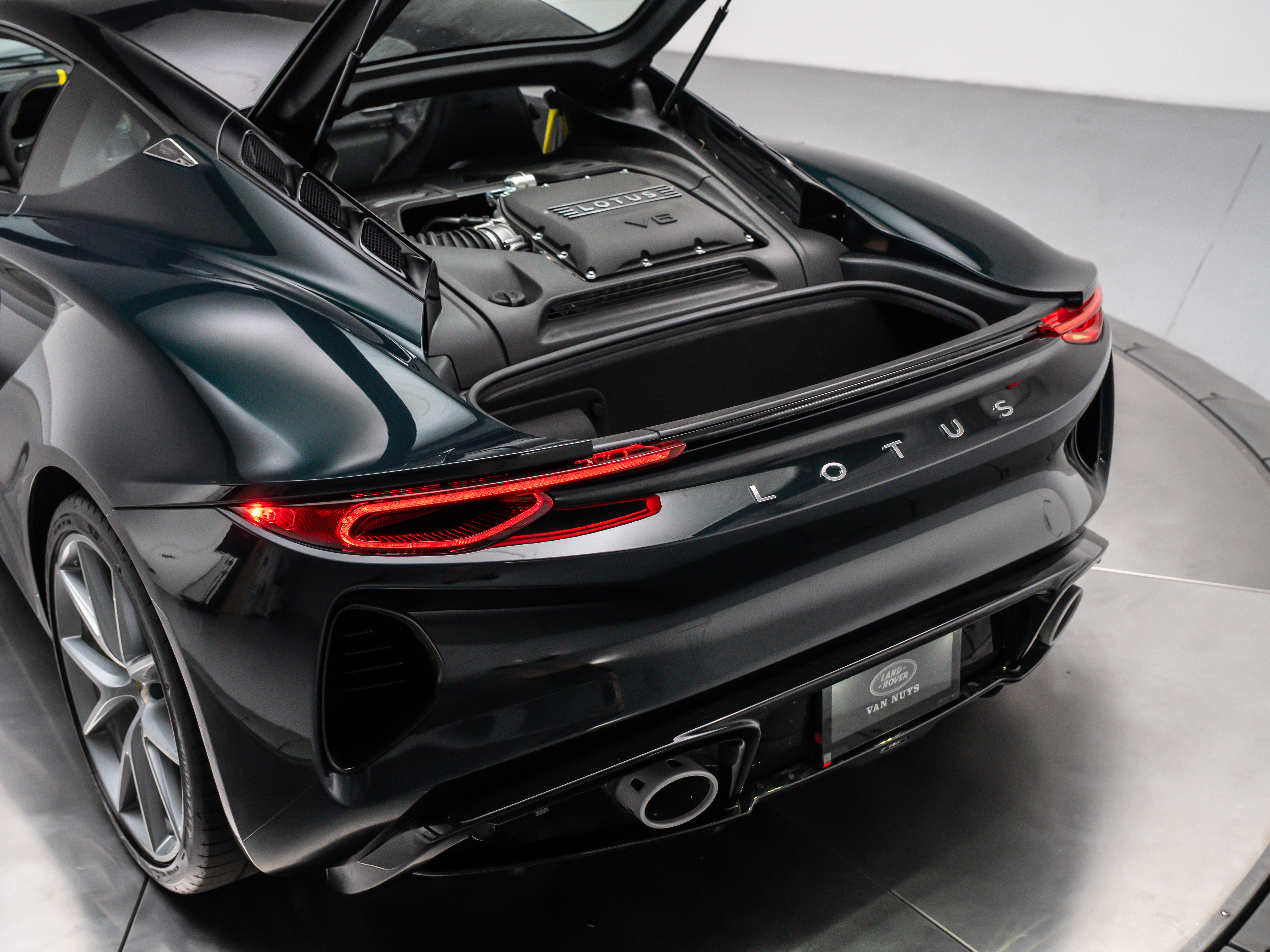2026 Lotus Emira - Photo 31