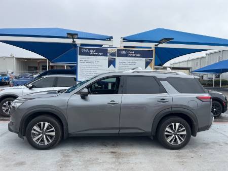 2024 Nissan Pathfinder SL