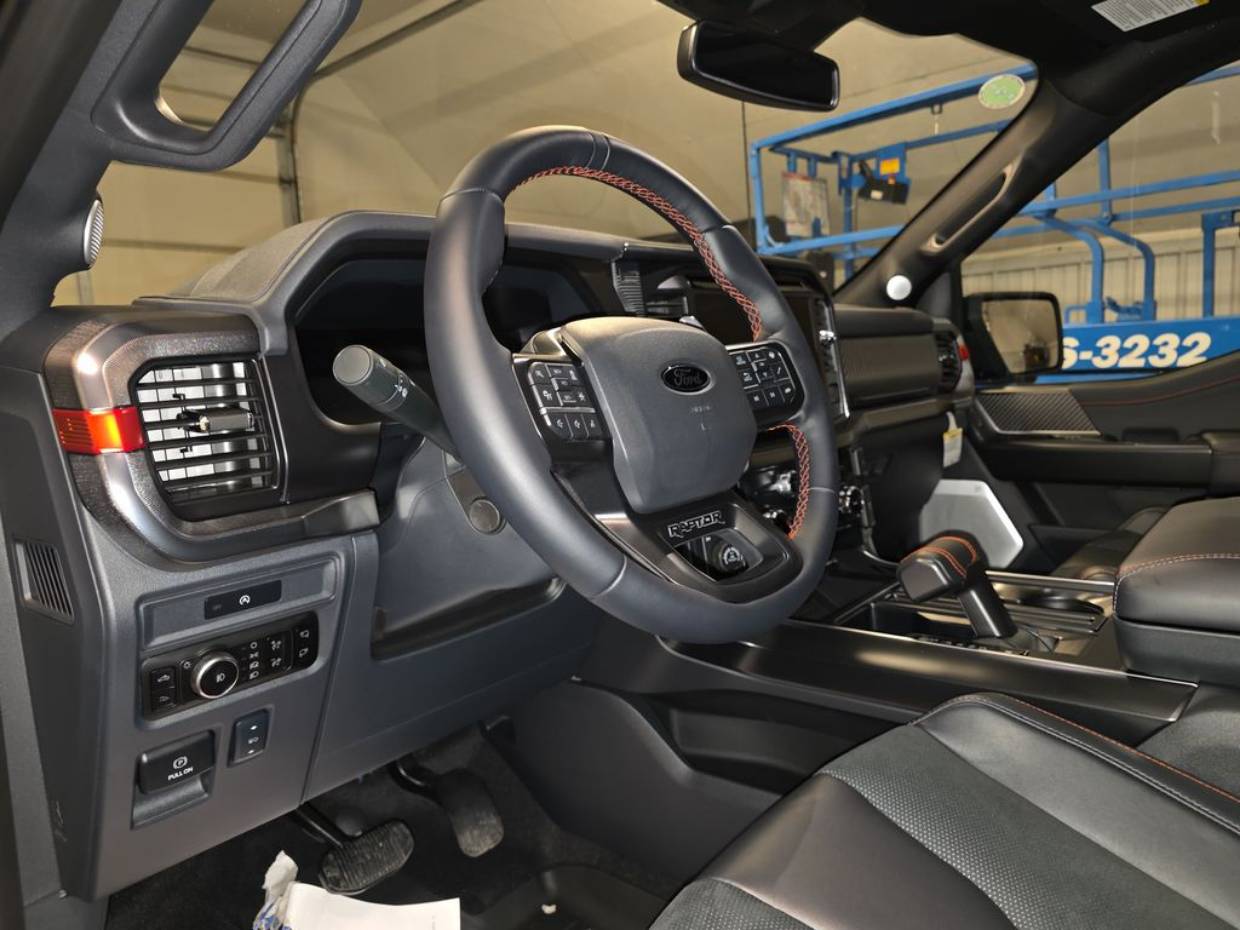 2025 Ford F-150 Raptor - Photo 18