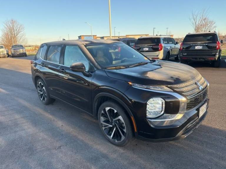 2022 Mitsubishi Outlander ES