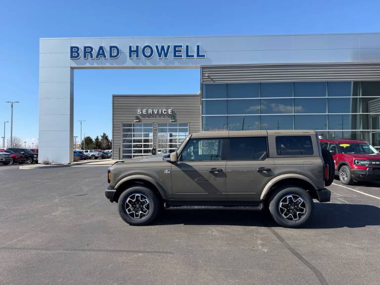 2026 Ford Bronco Outer Banks