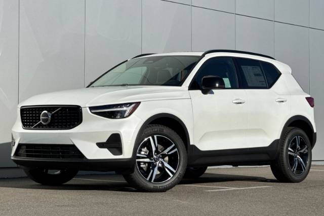 2026 Volvo XC40 B5 Core