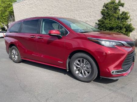 2021 Toyota Sienna XLE