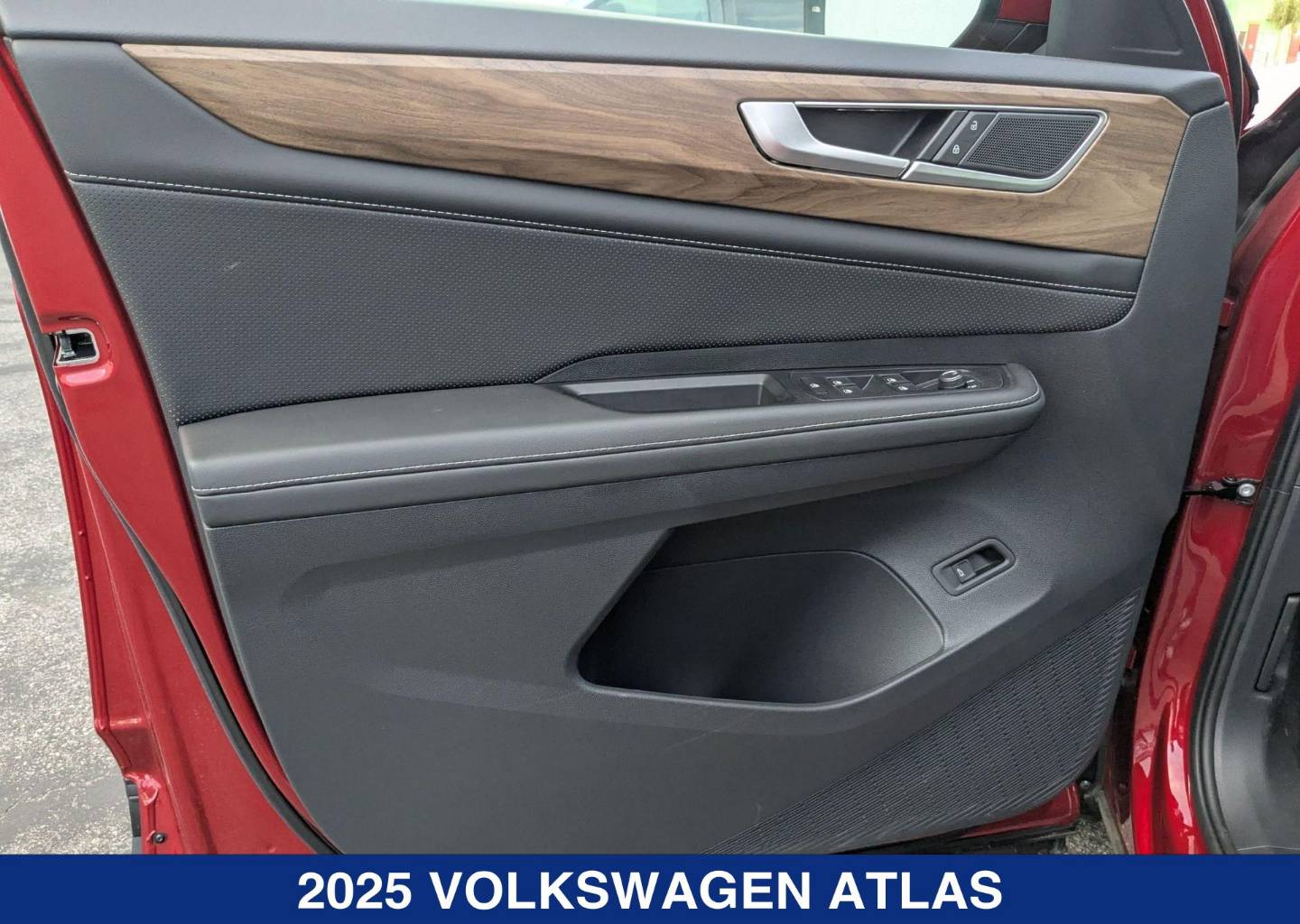 2025 Volkswagen Atlas SE w/Tech - Photo 10