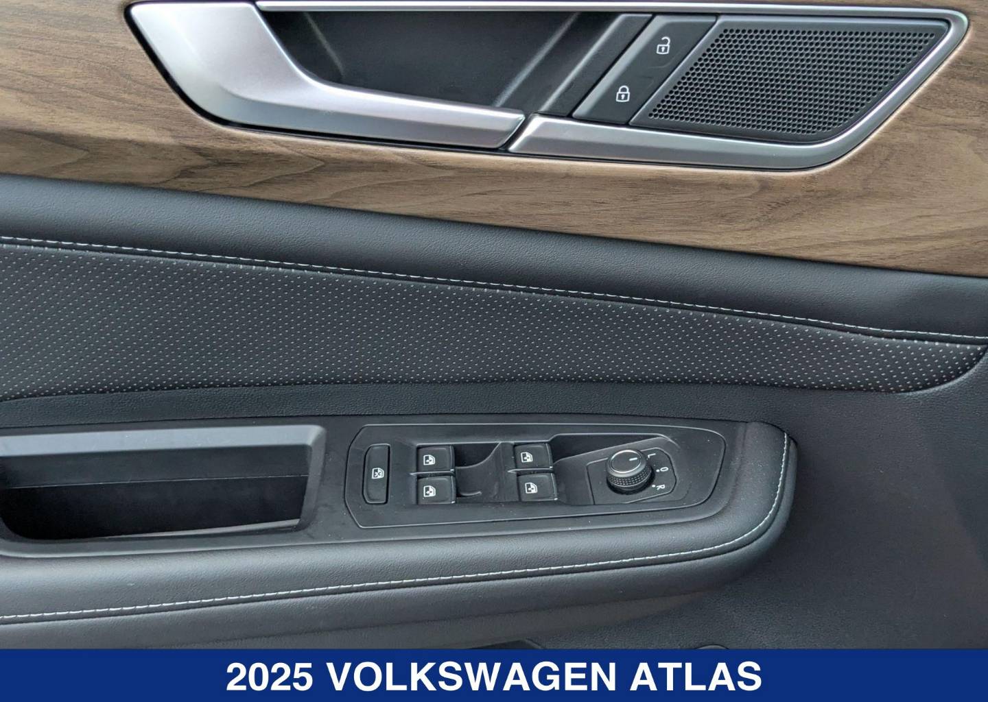2025 Volkswagen Atlas SE w/Tech - Photo 11
