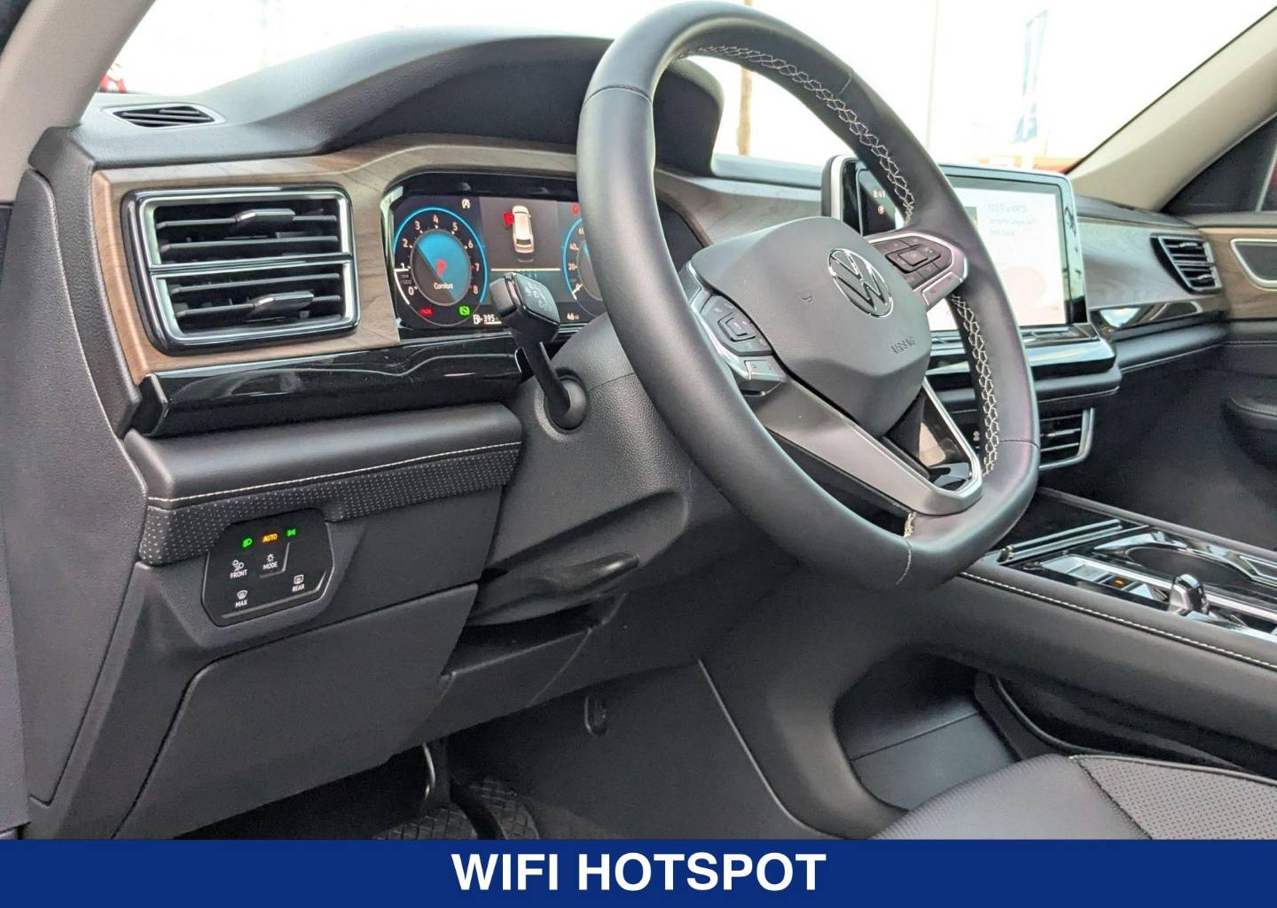 2025 Volkswagen Atlas SE w/Tech - Photo 12