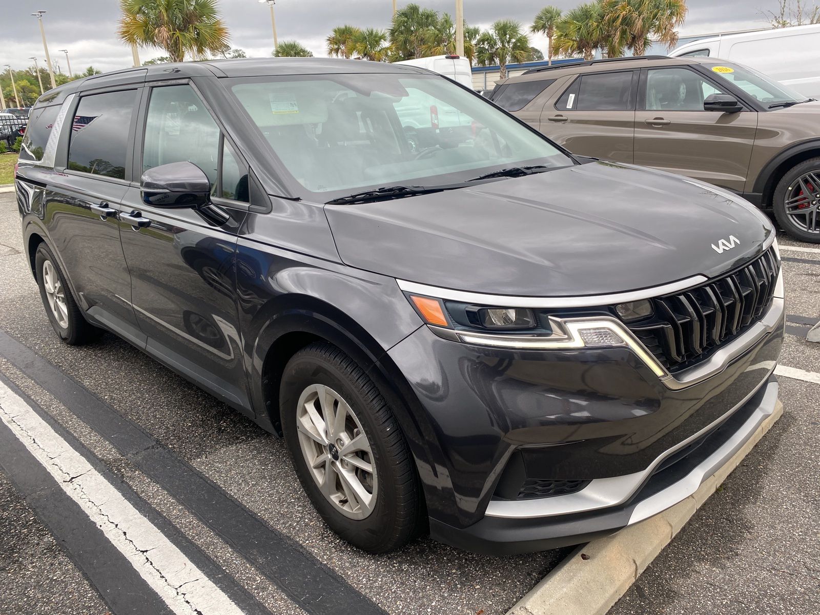 2024 Kia Carnival LX