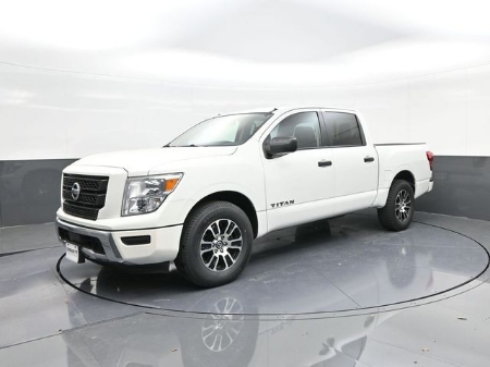 2022 Nissan Titan SV