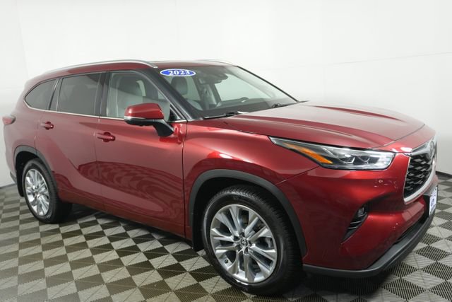 Used 2023 Toyota Highlander Limited with VIN 5TDKDRBH6PS035959 for sale in Kansas City