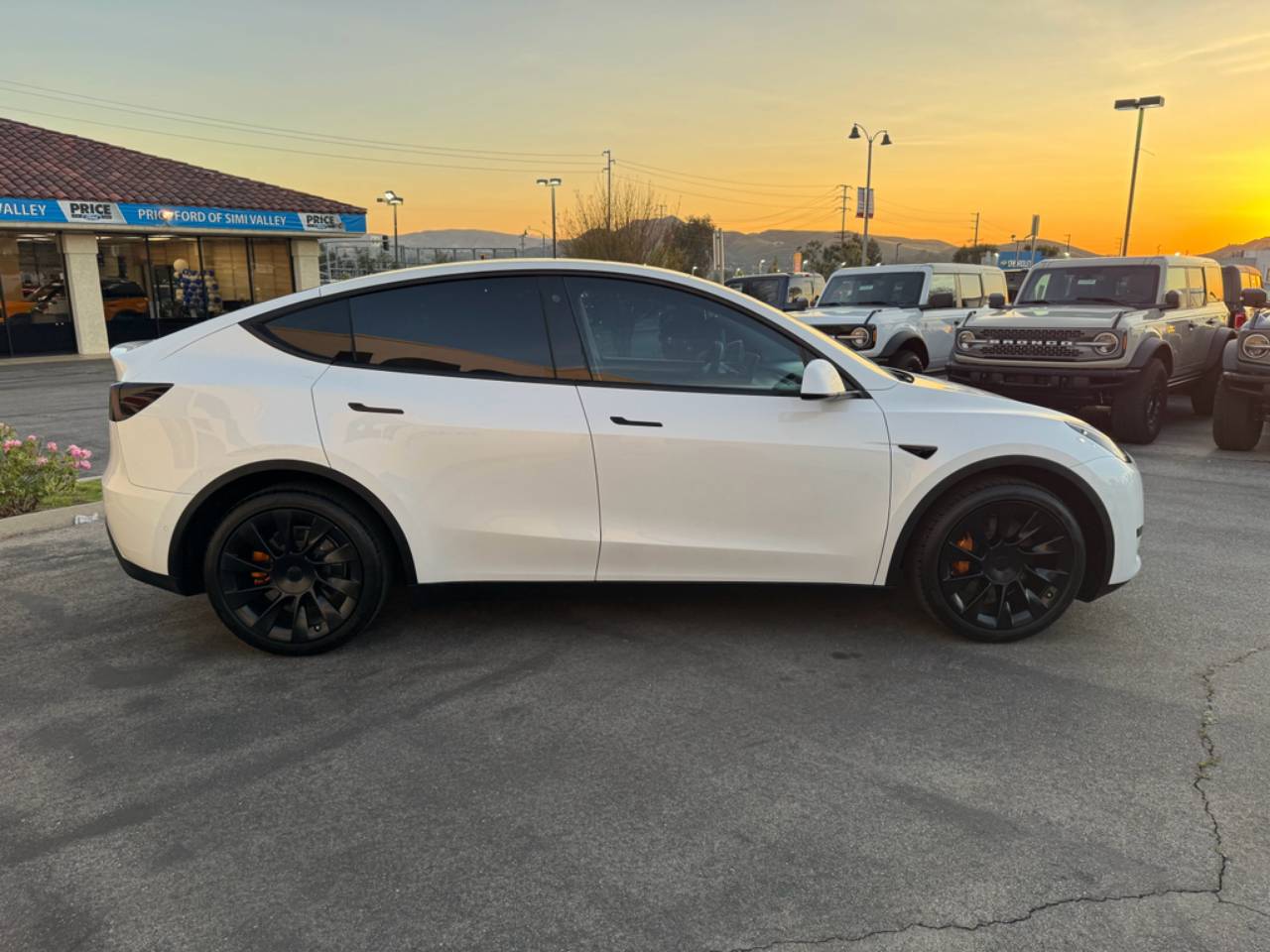 Used 2021 Tesla Model Y Long Range with VIN 5YJYGDEE9MF245588 for sale in Simi Valley, CA