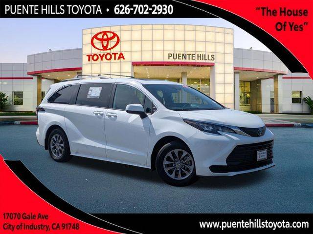 2025 Toyota Sienna LE