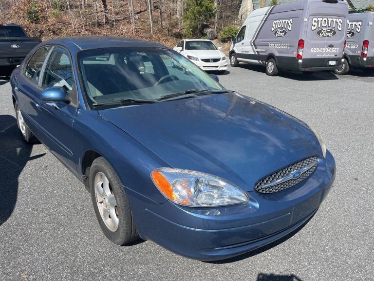 2002 Ford Taurus SE