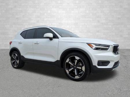 2021 Volvo XC40 Momentum