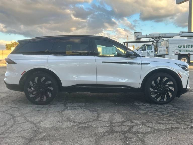 2025 Lincoln Nautilus Reserve