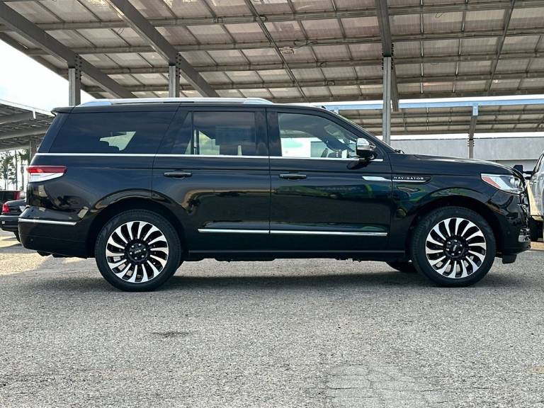 2023 Lincoln Navigator Black Label