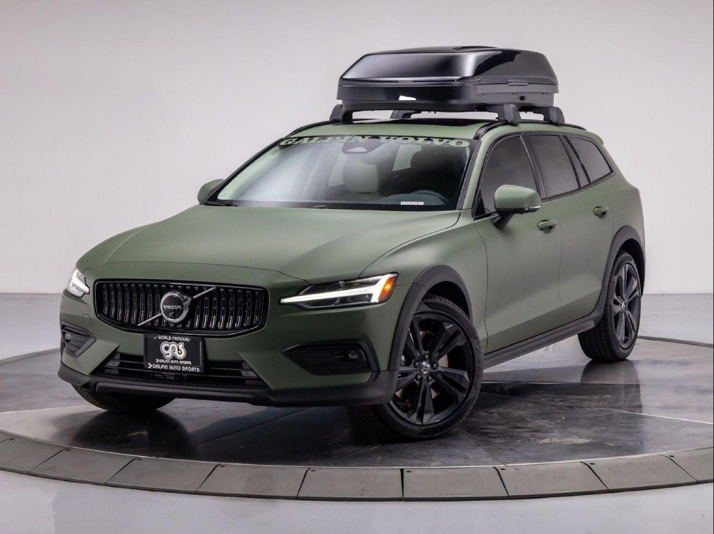 2026 Volvo V60 Cross Country B5 Plus Bright
