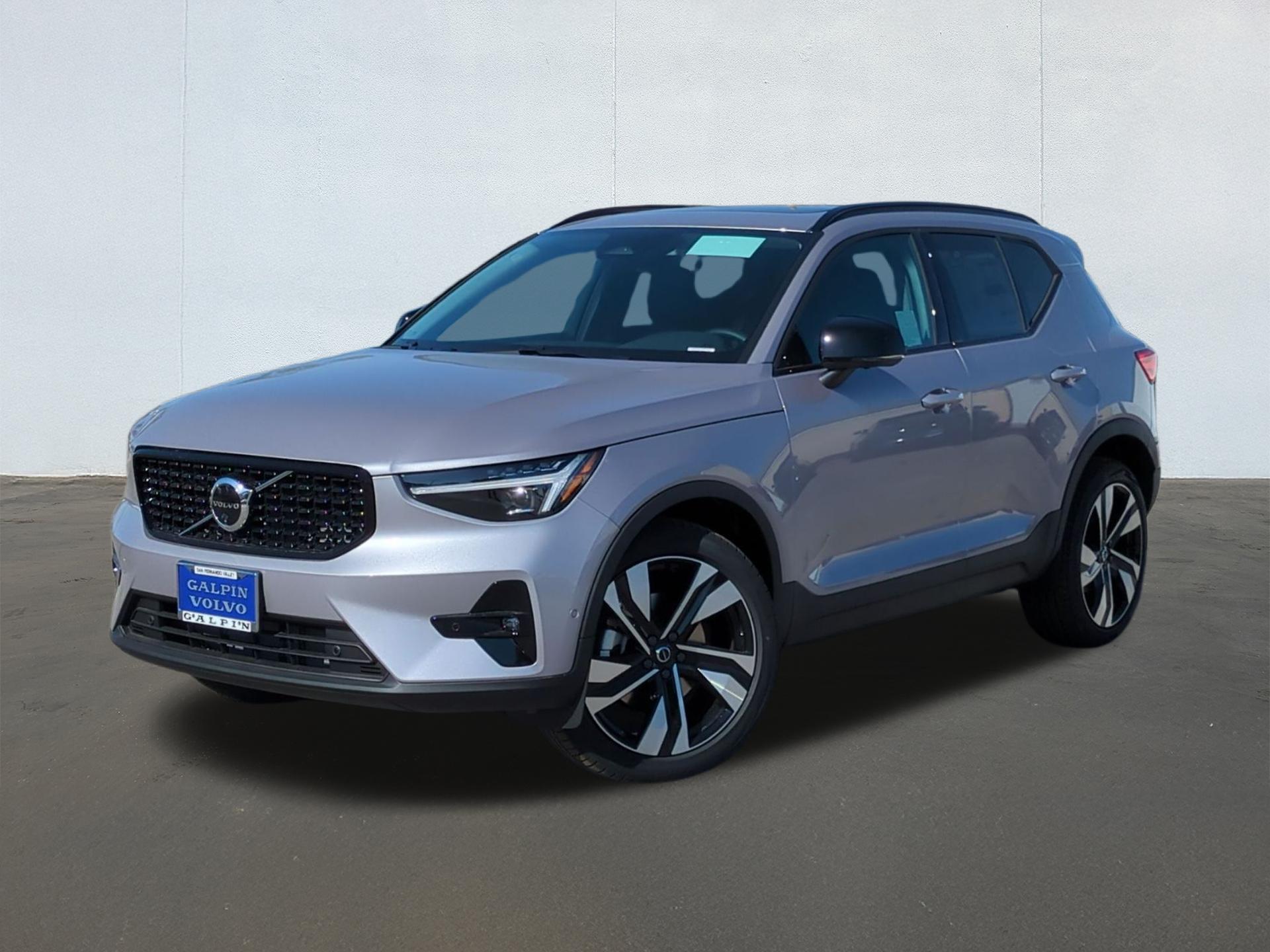 New 2026 Volvo XC40 B5 Ultra Dark