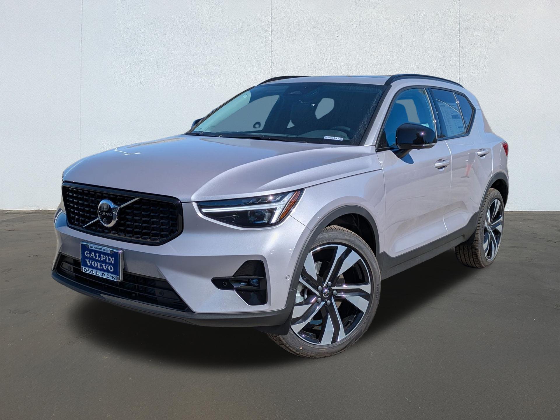 New 2026 Volvo XC40 B5 Ultra Dark